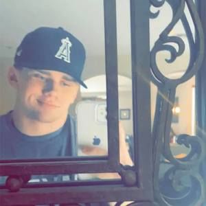 Meet your Posher, Devin